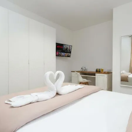 Elegance Desenzanoloft Official Partner Homes & By Marriott Bonvoy Apartmán